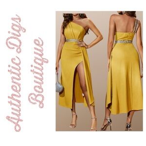 🍀3/$30 Yellow one shoulder high slit dress